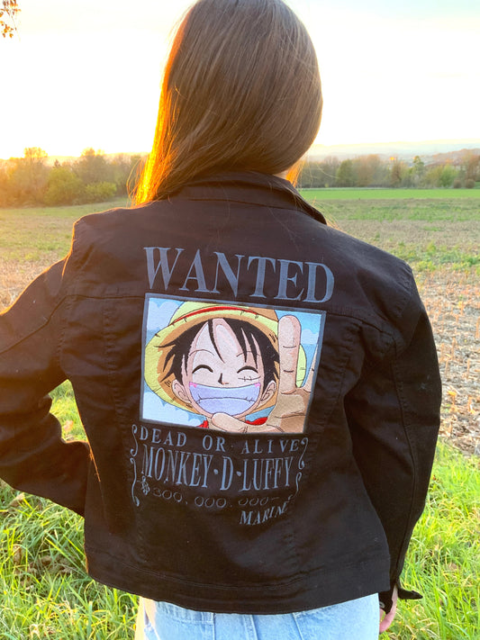 Veste en Jean noire brodée Luffy wanted M/L Tinyneko.fr