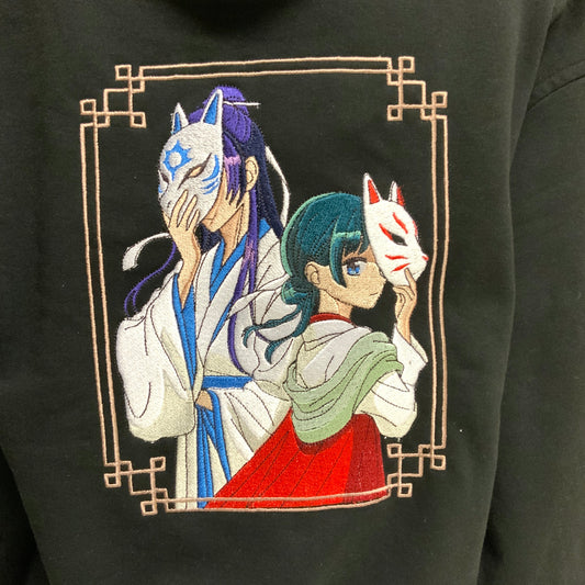 Sweatshirt à capuche brodé « Maomao et Jinshi« Les carnets de l’apothicaire » Tinyneko.fr