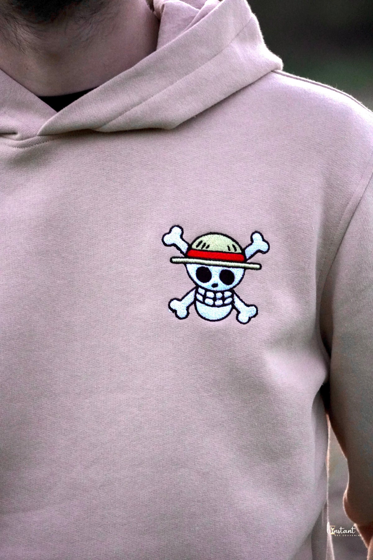 Sweat à capuche brodé « Luffy wanted « Tinyneko.fr