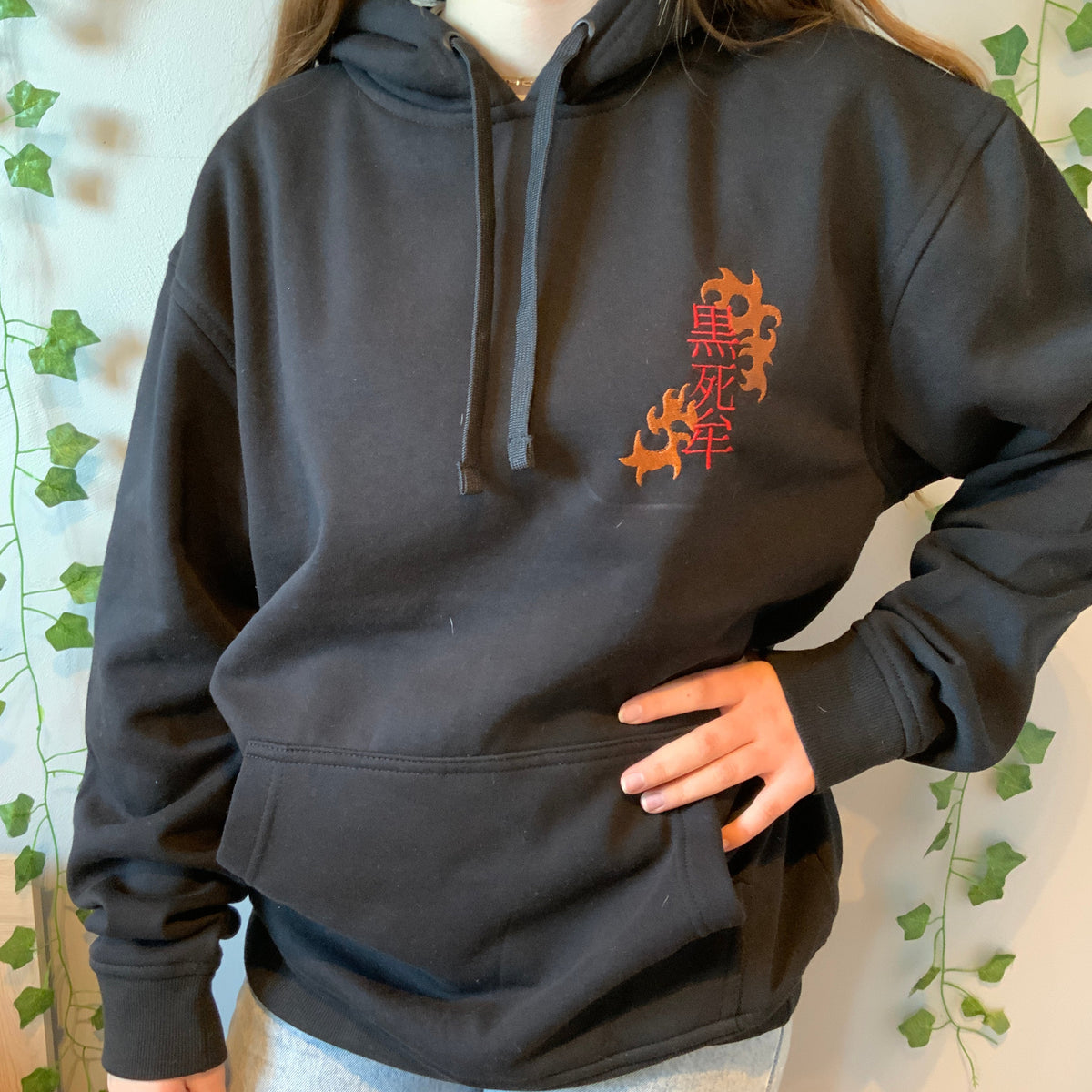 Sweatshirt à capuche brodé noir « Kokushibo »Demon Slayer Tinyneko.fr