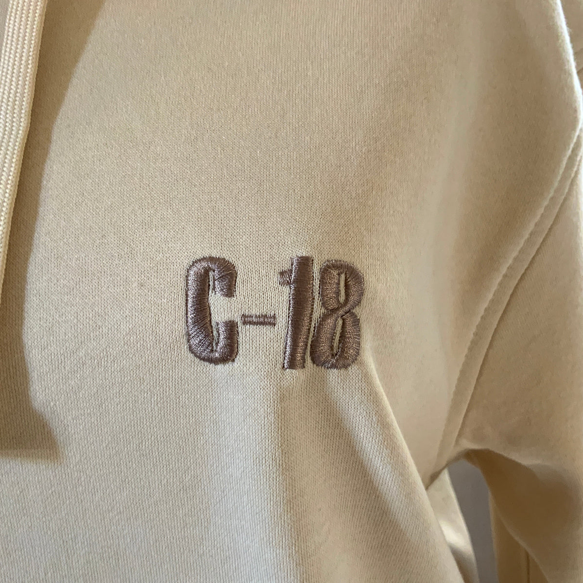 Sweatshirt à capuche brodé « C-18 « DBZ Tinyneko.fr
