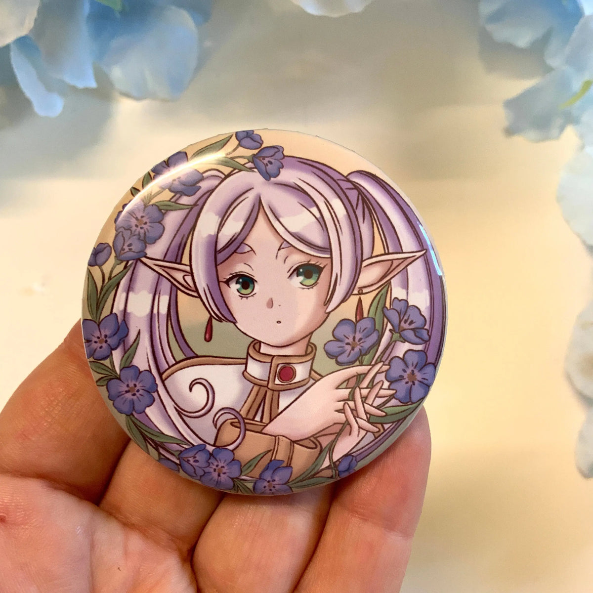 Badge rond Frieren Tinyneko.fr