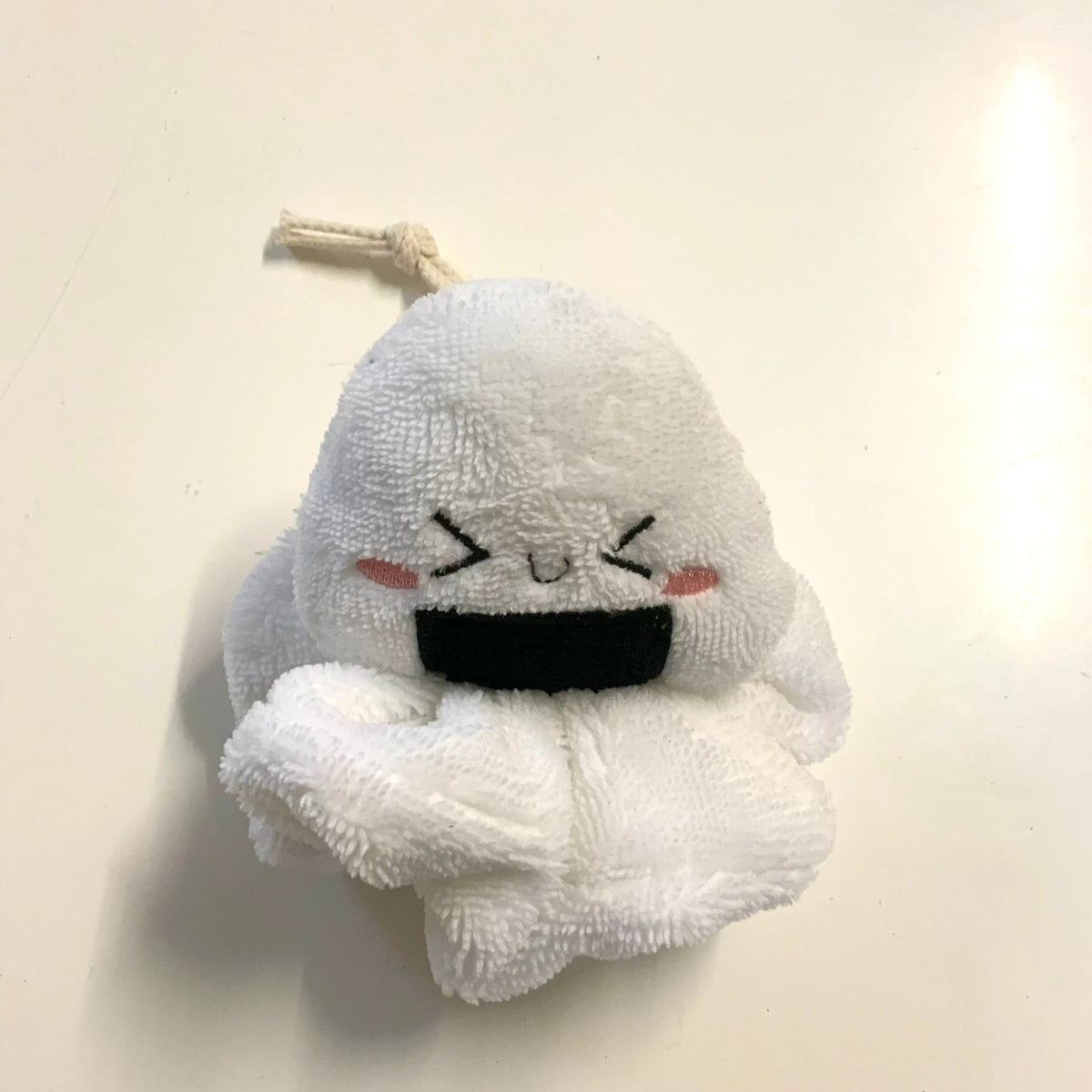 Fleur de douche Onigiri micro éponge bambou Tinyneko.fr