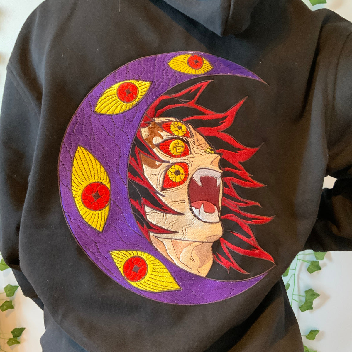 Sweatshirt à capuche brodé noir « Kokushibo »Demon Slayer Tinyneko.fr