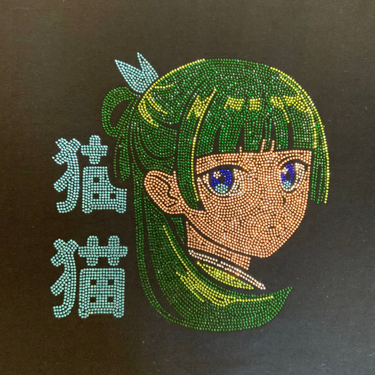 T-shirt noir Strass Maomao « Les carnets de l’apothicaire » Tinyneko.fr