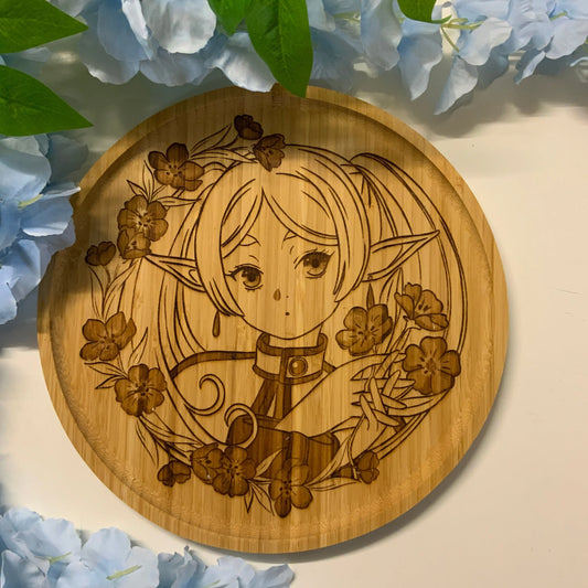 Assiette bambou gravée « Frieren « Tinyneko.fr