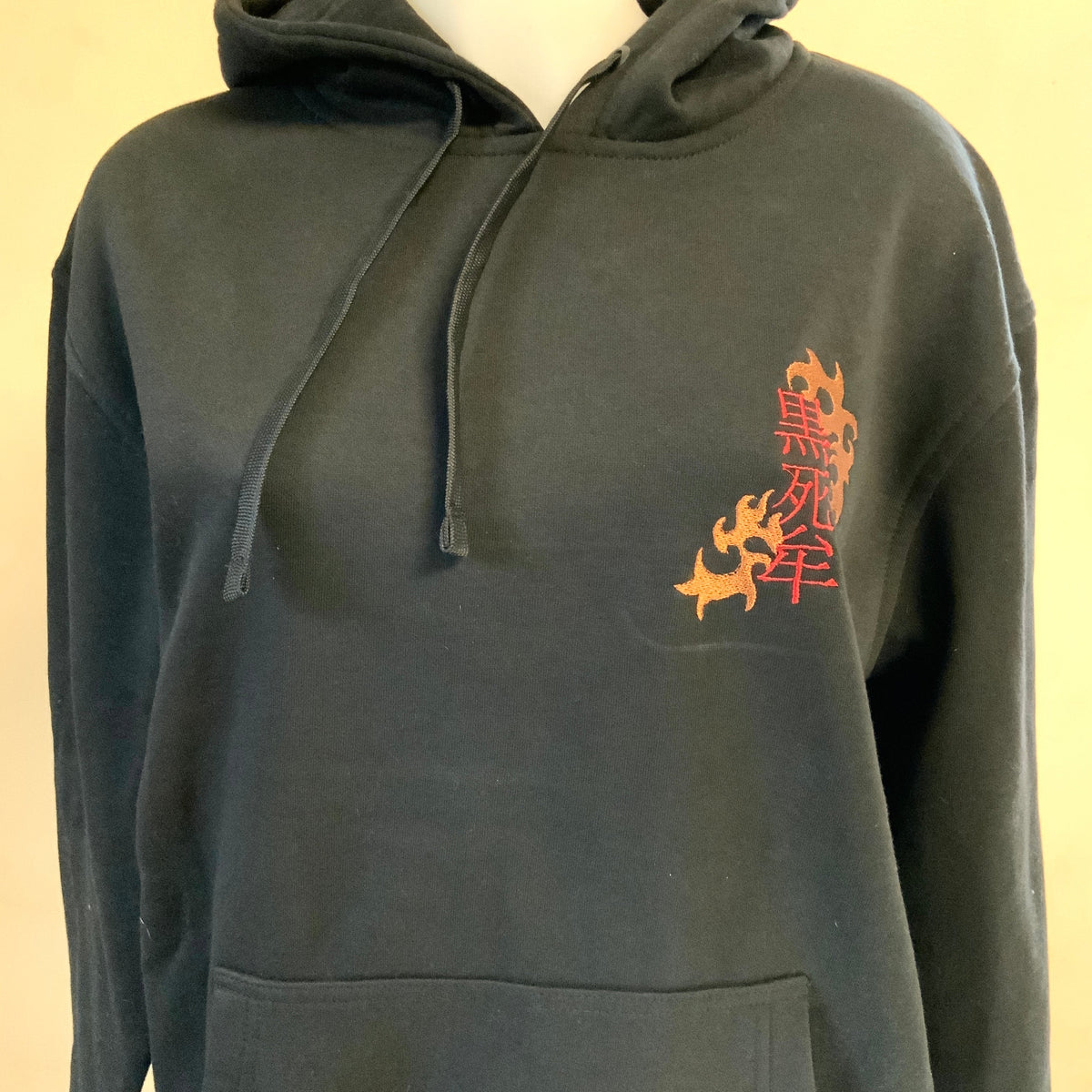 Sweatshirt à capuche brodé noir « Kokushibo »Demon Slayer Tinyneko.fr