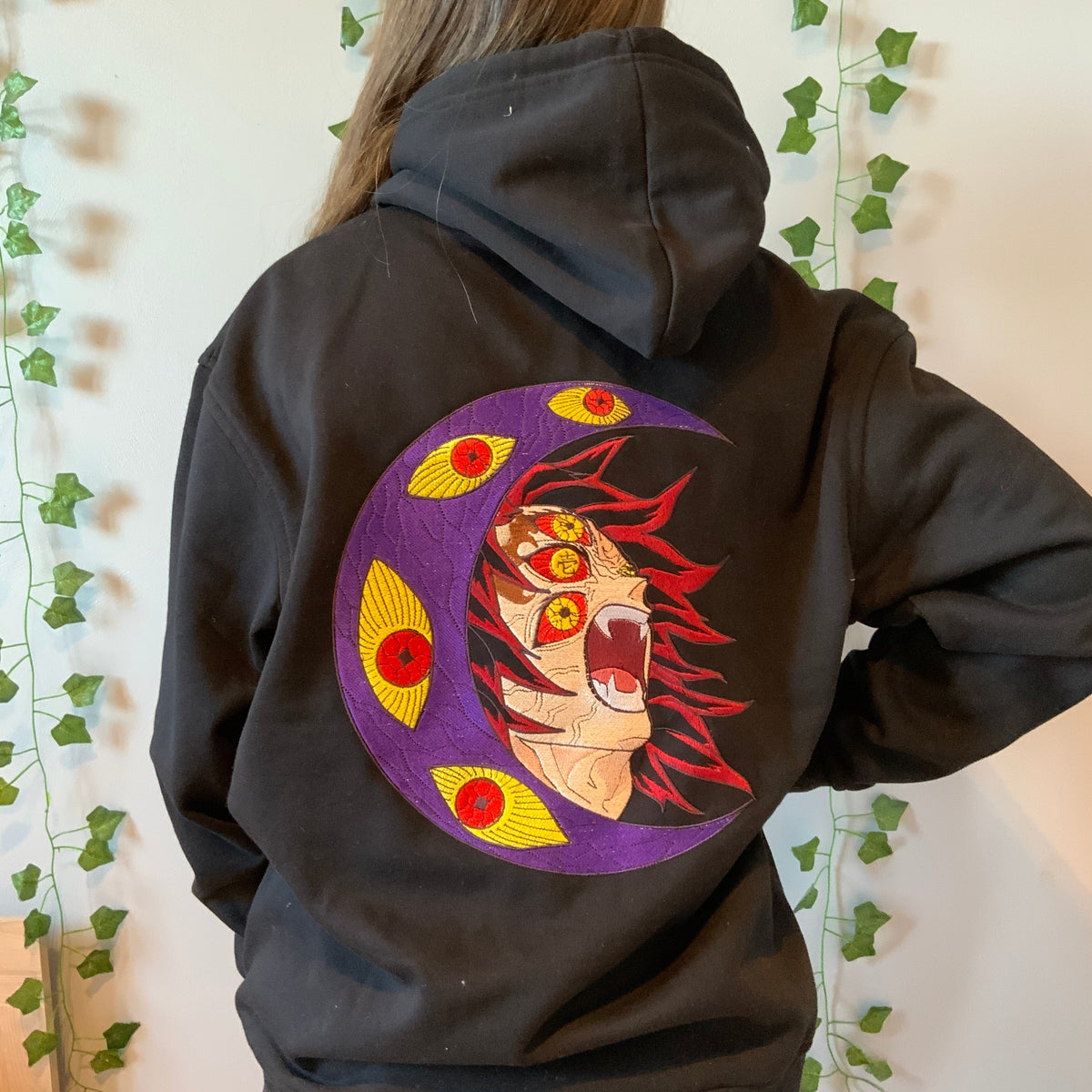 Sweatshirt à capuche brodé noir « Kokushibo »Demon Slayer Tinyneko.fr