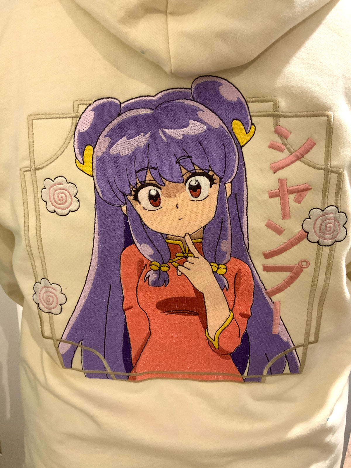 Sweatshirt à capuche brodé « shampoo « Tinyneko.fr