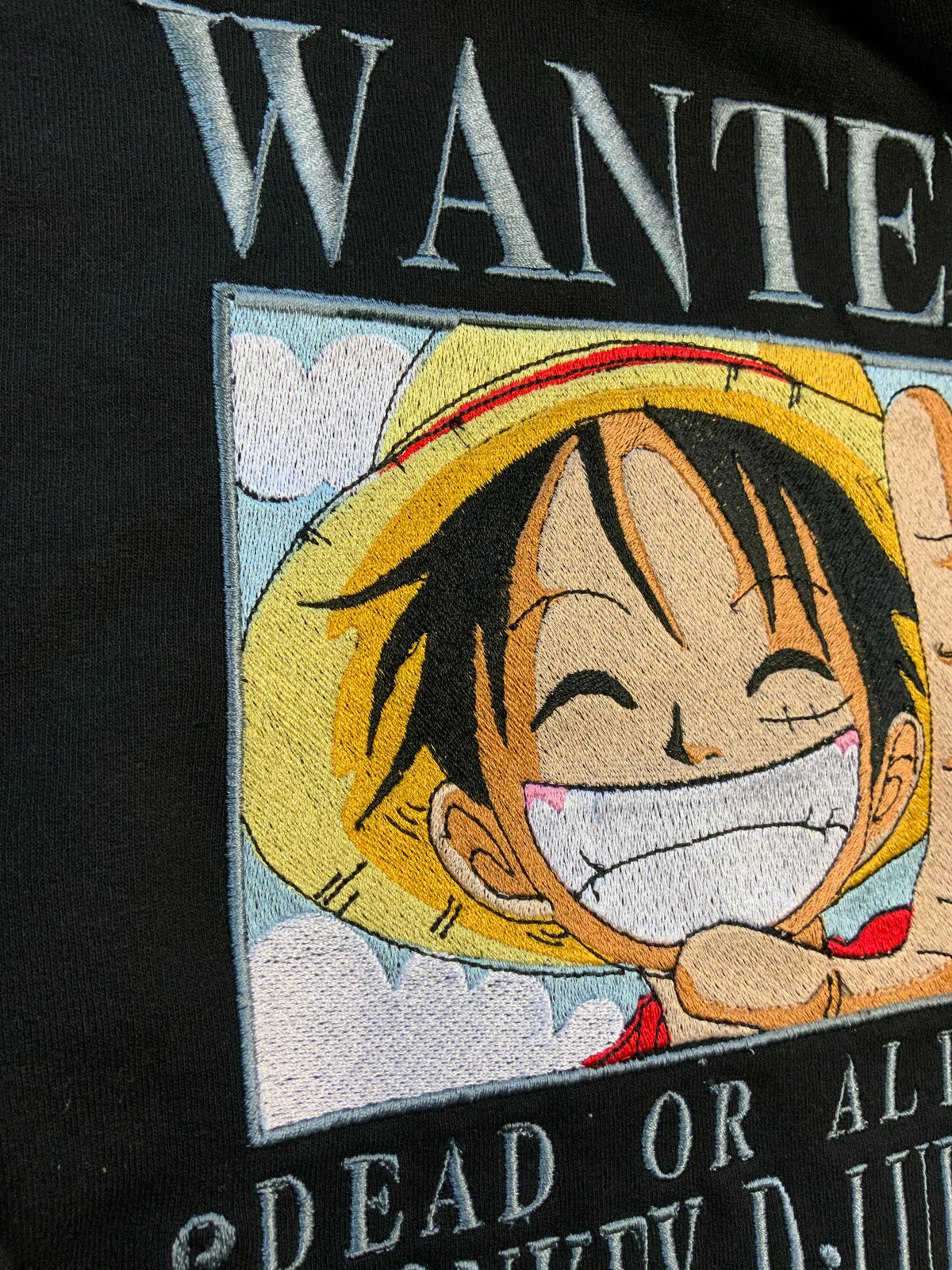 Sweat à capuche brodé « Luffy wanted « Tinyneko.fr