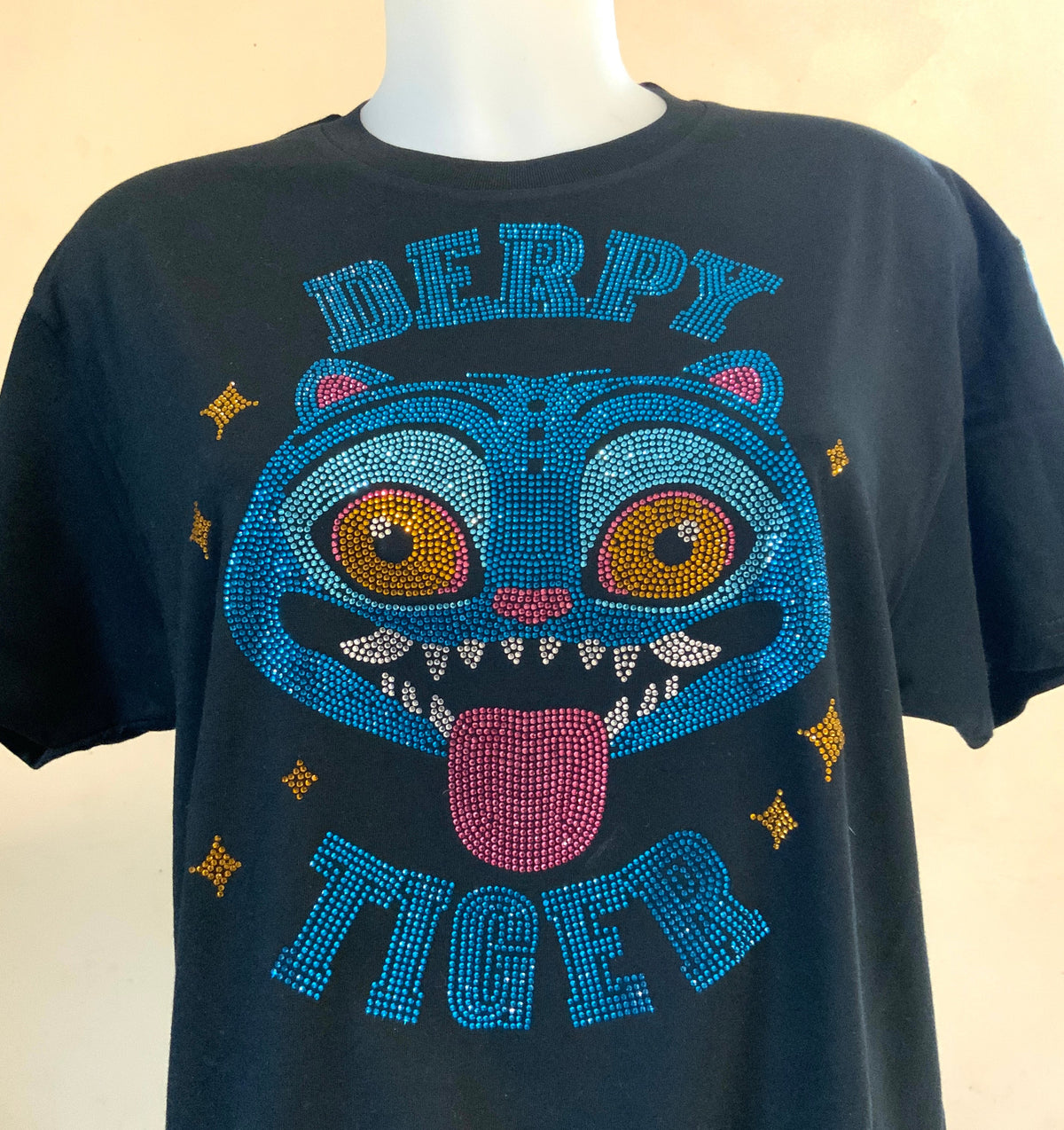 T-shirt noir Strass Derpy Tiger Kpop Demon Hunter Tinyneko.fr