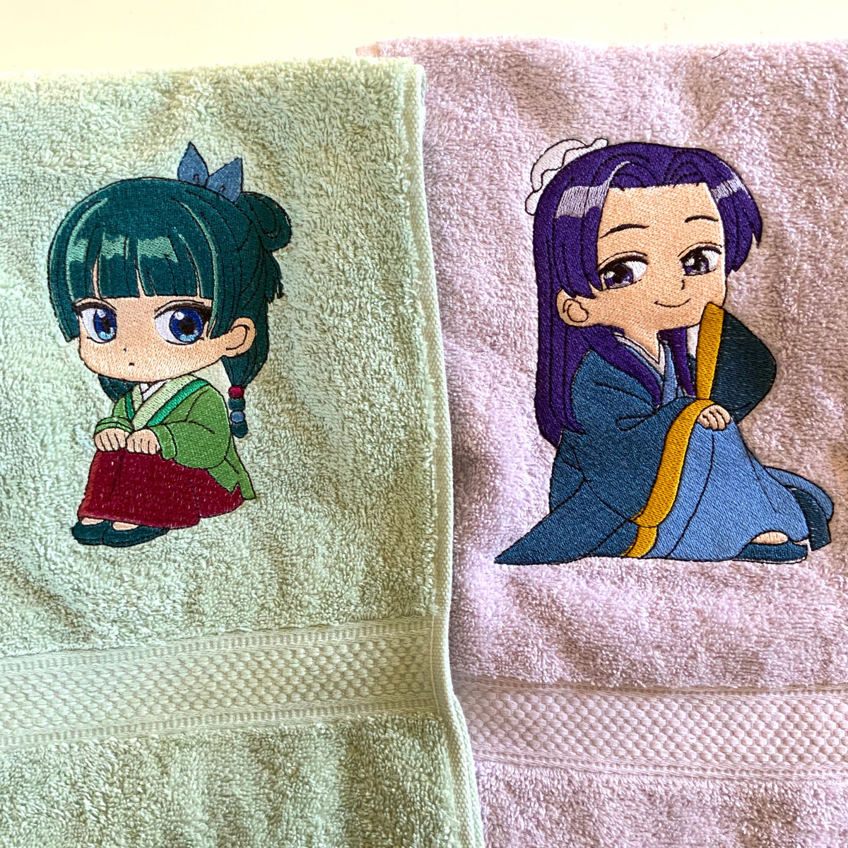 Serviette de bain 90x50 cm coton brodé Maomao ou Jinshi Tinyneko.fr