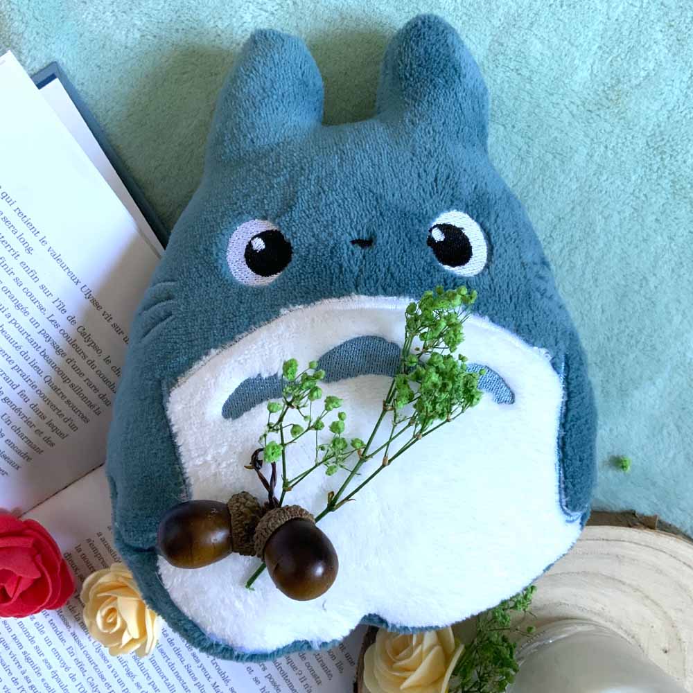 Coussin kawaii brodé "Totoro" Fanart Gris bleu blanc