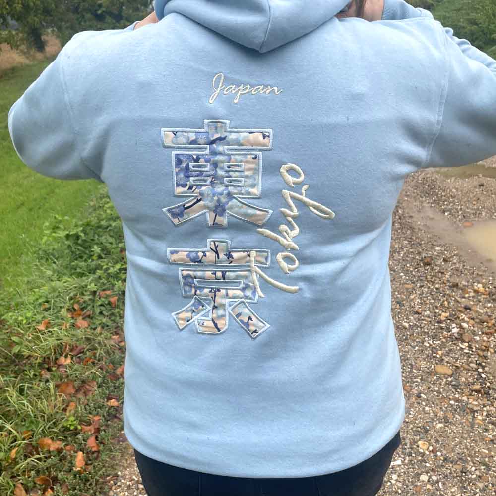 Sweat à capuche brodé "Tokyo" appliqué tissu japonais