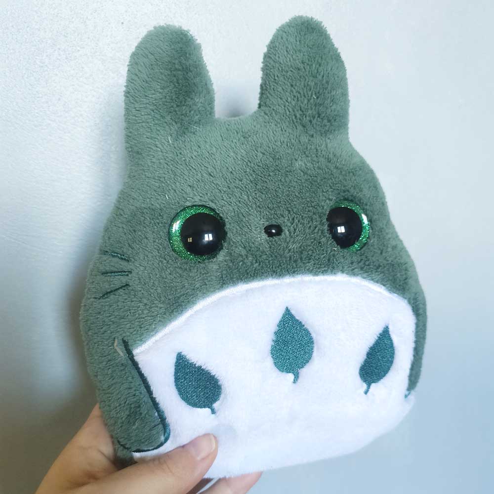 Coussin kawaii brodé Totoro 22 cm Fanart couleur Automne